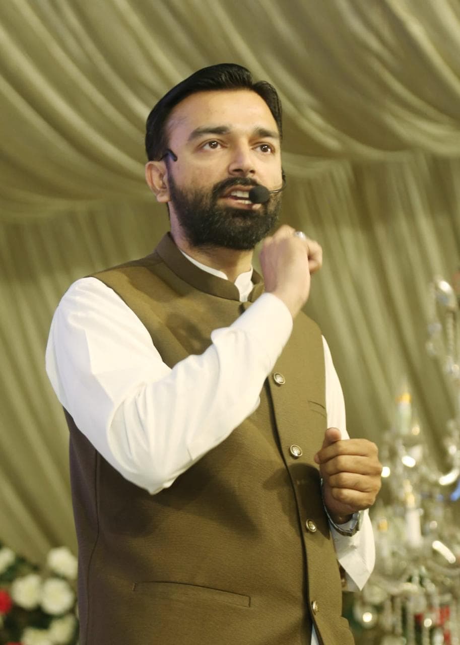 Sir Hasan Bari presenting at a formal Islamiyat seminar